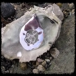 Teardrop cut-out pendant