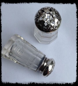 Salt and pepper set